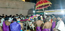 वेदांत नगरी अहमदनगर येथील दत्तगुरूंची पालखी