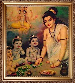 महासाध्वी अनुसया माता बालक स्वरूप त्रिमूर्तींना भोजन घालताना