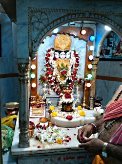 कुबेरेश्वर मंदिर दत्त मूर्ती 