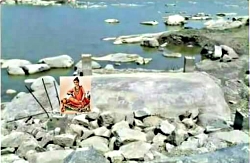 कुरवपूर येथील शिळा 