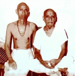 श्री मामा देशपांडे व श्री गुळवणी महाराज 