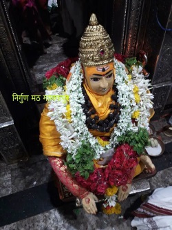 निर्गुण मठ प्रसन्न उत्सव मूर्ती